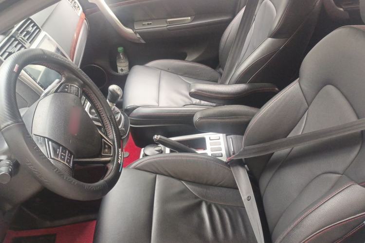 Used Haval H6 2013 Upgraded Model 1.5T Manual Two-Wheel Drive Prestige Version
