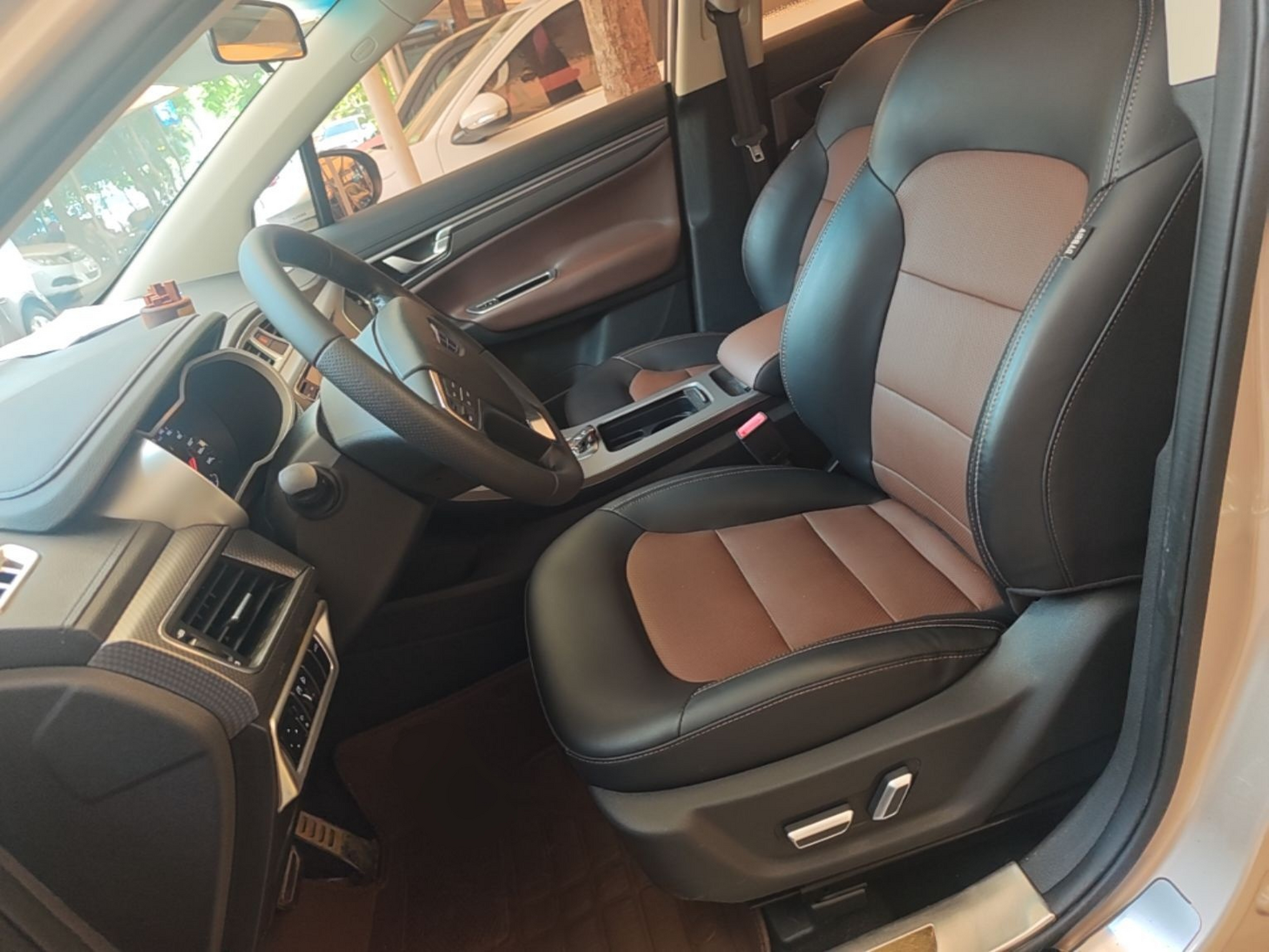 المقاعد الأمامية داخل السيارة