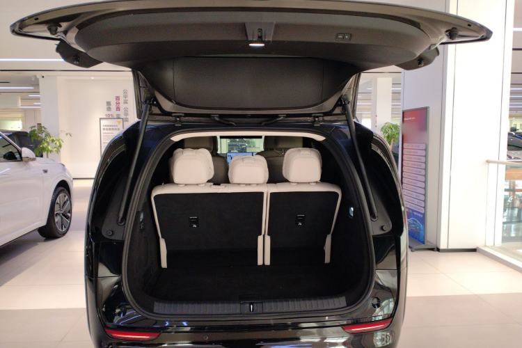Used Li Auto MEGA 2025 Home Family Special Edition
