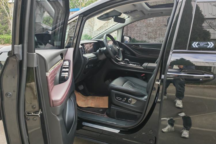 Used GAC Trumpchi M8 2024 Master Series Super Hybrid Edition Interior 2