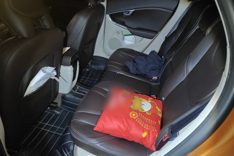 Used Volvo V40 2014 2.0T Zhiya Edition
