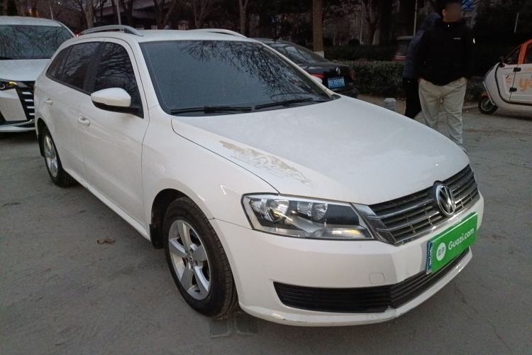 Used Volkswagen Gran Lavida 2013 1.6L Manual Fashion Model
