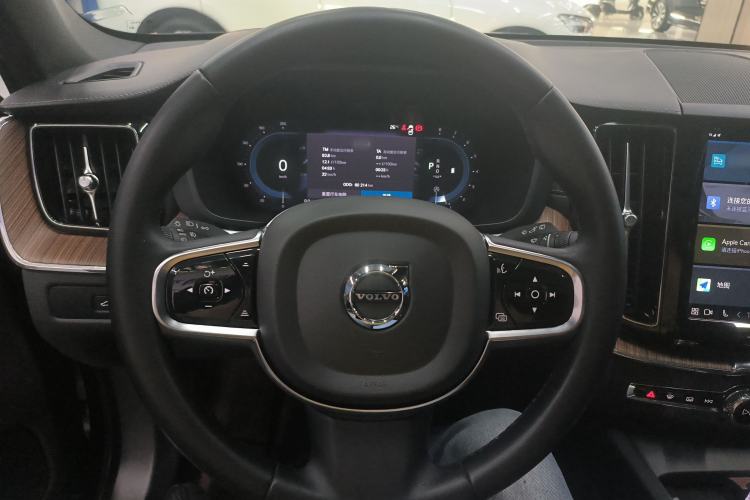 Used Volvo XC60 2024 B5 4x4 Smart Luxury Edition