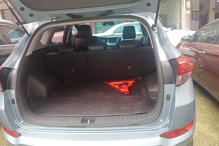 Used Hyundai Tucson 2015 1.6T Dual-Clutch Two-Wheel-Drive Smart Model Trunk