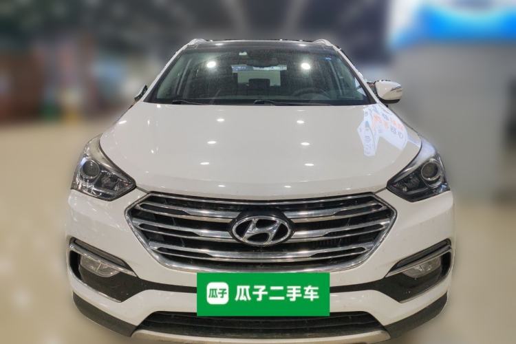 Used Hyundai Santa Fe 2017 2.0T Automatic Two-Wheel Drive Smart Version 7 Seats