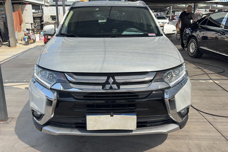 Used Mitsubishi Outlander 2017 2.0L Two-Wheel Drive Glory Edition 5 Seats