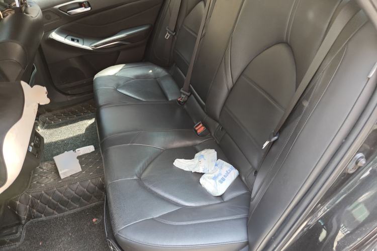 Used Toyota Avalon 2019 2.0L XLE Premium Edition China VI Left Rear Seat