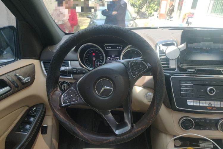 Used Mercedes-Benz GLE 2017 GLE 320 4MATIC Dynamic Model Steering Wheel