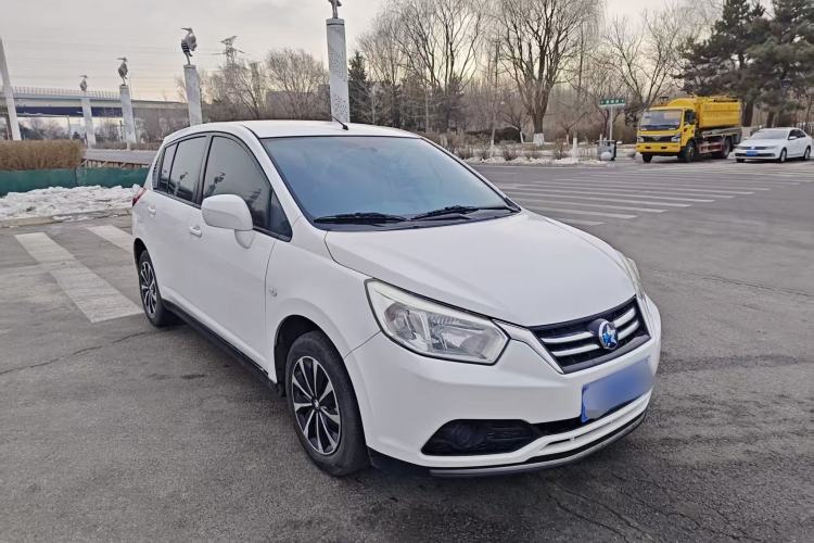 Used Venucia R50 2015 1.6L Manual Fashion Edition Exterior 5