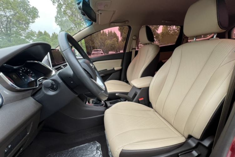 Used Baojun 310W 2017 1.5L Manual Fashion Model China V