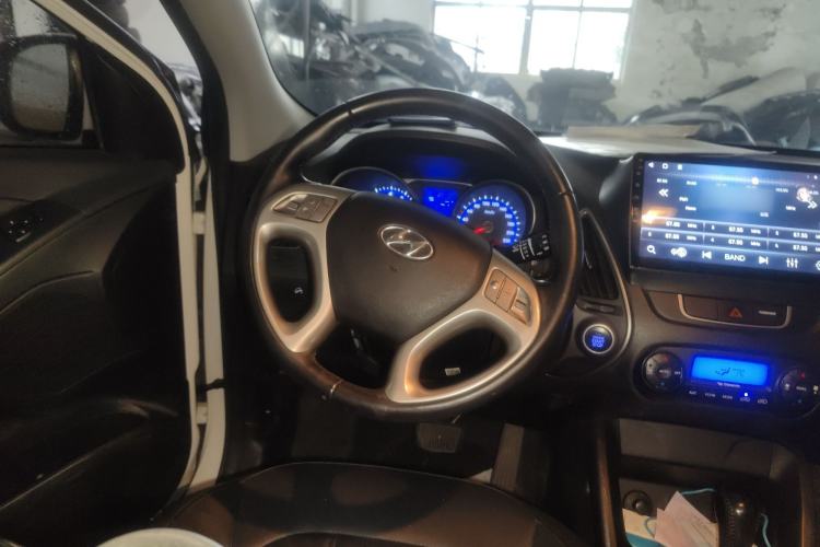 Used Hyundai ix35 2015 2.0L Automatic 2WD Smart Type China IV