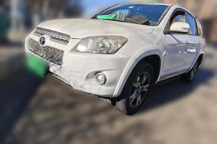 Used Toyota RAV4 2012 Luxurious 2.4L Automatic 4x4 with Stylish Features