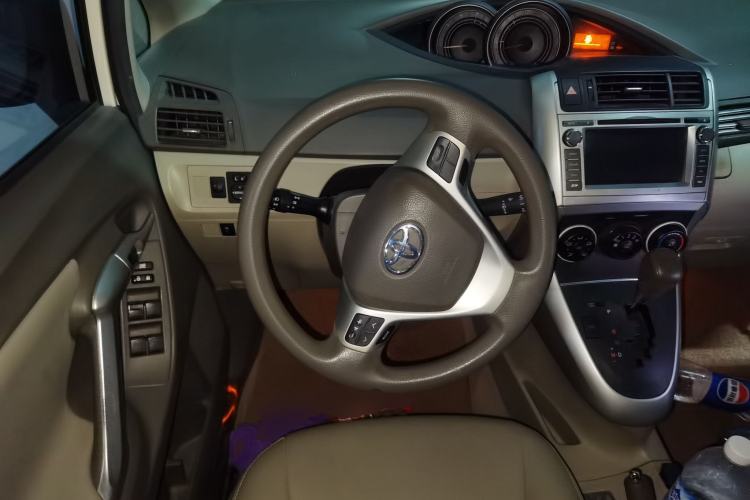 Used Toyota Verso 2014 Starlight 180E CVT Elite Edition