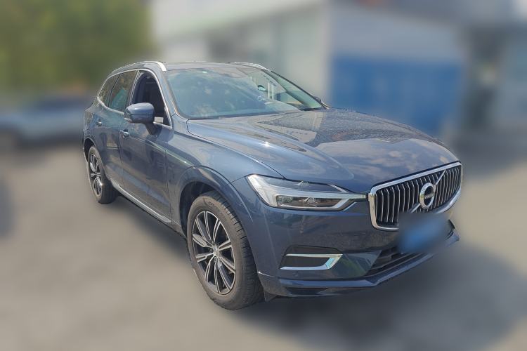 Used Volvo XC60 2020 T5 4x4 Smart Luxury Edition Front Right 45 Deg