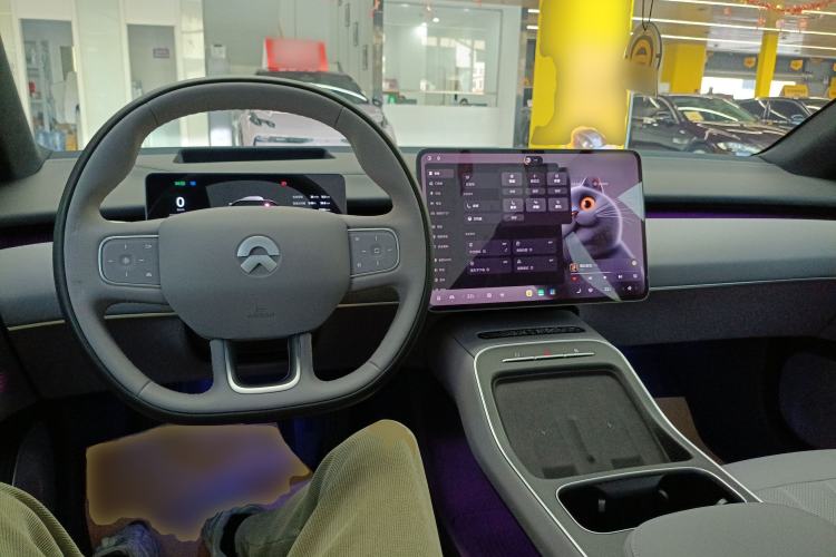 Used Nio ET5T 2025 75 kWh Touring Center Console