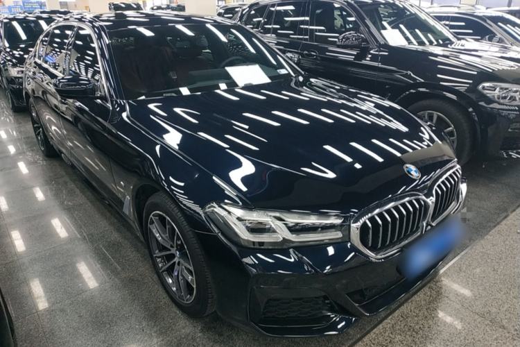 Used BMW 5 Series 2022 525Li M Sport Package Front Right 45 Deg
