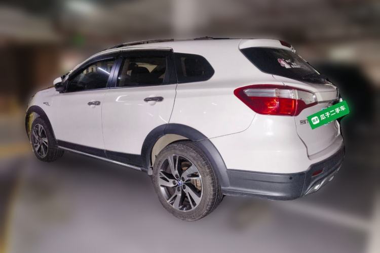 Used Venucia T70X 2015 2.0L CVT SmartFun Sport Edition