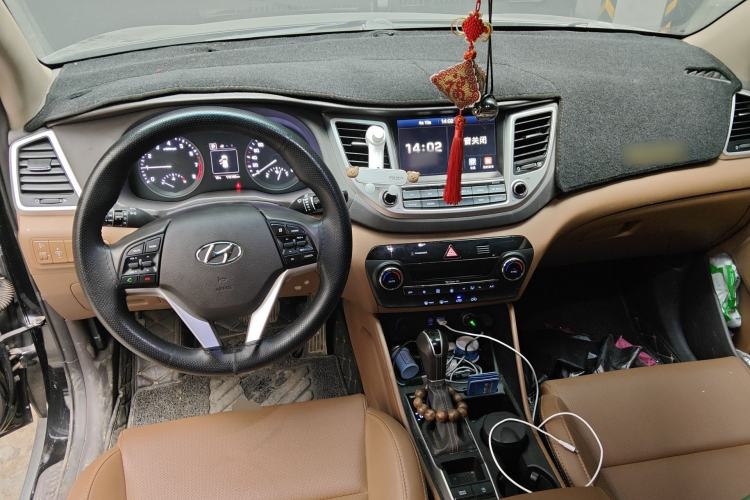 Used Hyundai Tucson 2015 1.6T Dual-Clutch Two-Wheel-Drive Leading Model Center Console