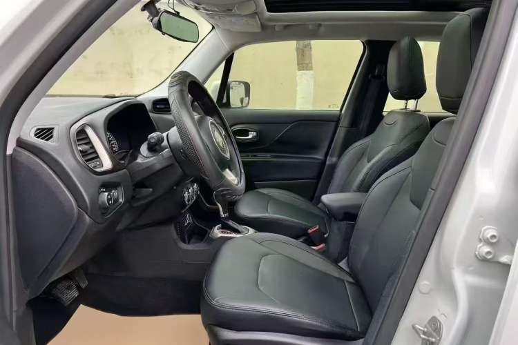 Used Jeep Renegade 2017 180T Automatic High-Energy Version