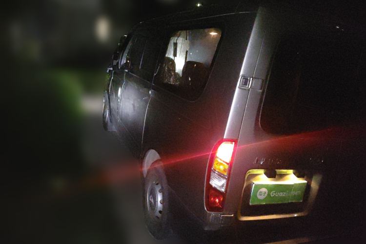 Used SAIC MAXUS Xintu V80 2019 2.5T Classic Model 6-Speed Manual – Aoyuntong Short Wheelbase Ultra-Low Roof 5/6 Seats