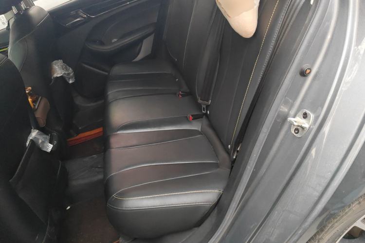 Used Roewe i5 2021 Revised Version 1.5L CVT Diamond Edition Left Rear Seat