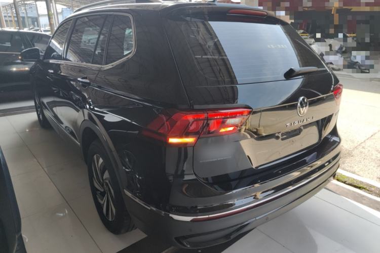 Used Volkswagen Tiguan L 2024 Outstanding Model 300TSI Automatic Two-Wheel Drive Longteng Edition
