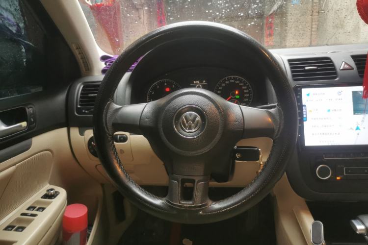 Used Volkswagen Sagitar 2010 1.4 TSI Automatic Luxury Model Steering Wheel