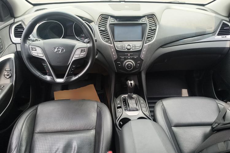Used Hyundai Santa Fe 2013 Revised Version 2.4L Automatic All-Wheel Drive Luxury Trim
