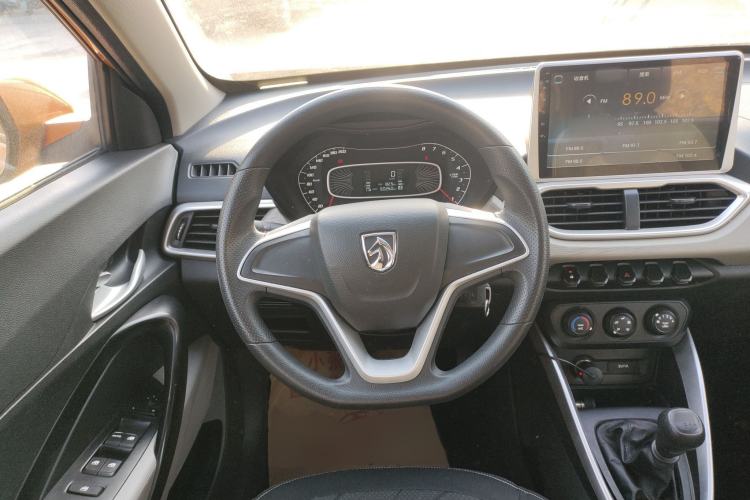 Used Baojun 510 2017 1.5L manual Comfort trim