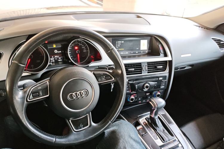 Used Audi A5 2016 Coupe 45 TFSI Ambition Edition Center Console