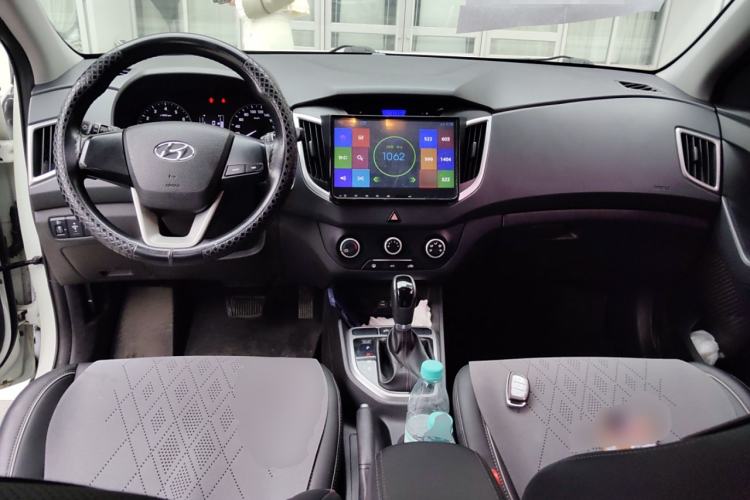 Used Hyundai ix25 2015 1.6L Automatic Two-Wheel Drive Smart GLS Trim Center Console