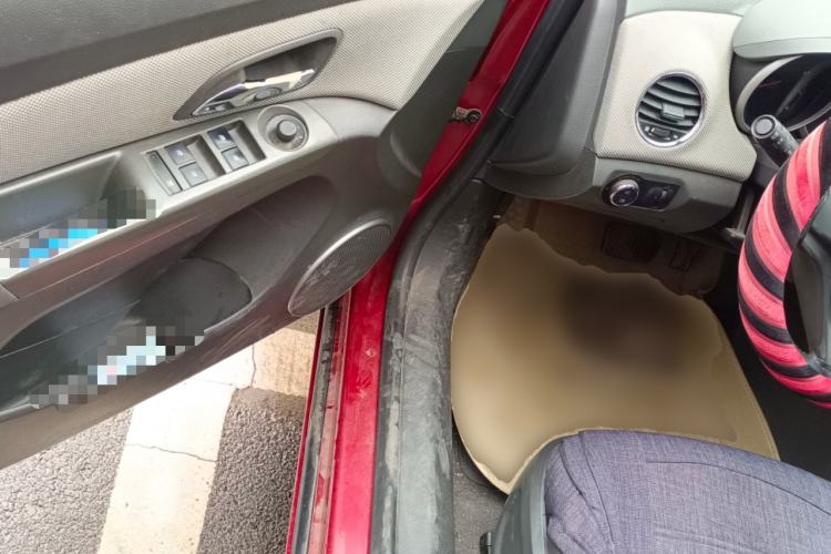 Used Chevrolet Cruze 2013 1.6L SE AT Driver Seat