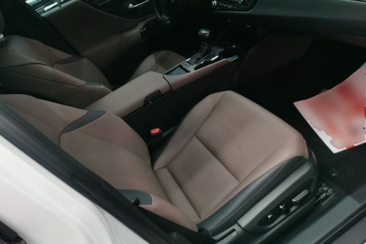 Used Lexus ES 2022 200 Excellence Edition
