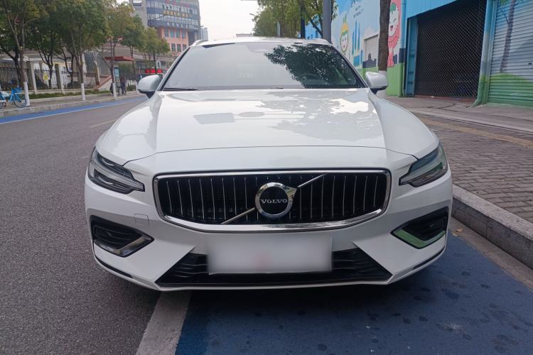 Used Volvo V60 2024 B5 Zhiyuan Luxury Edition

