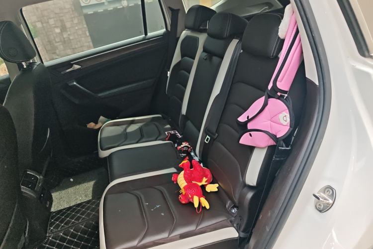 Used Volkswagen Tiguan L 2017 380TSI Automatic All-Wheel-Drive Luxury Edition Left Rear Seat