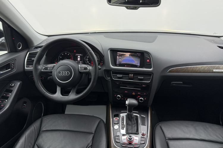 Used Audi Q5 2013 40 TFSI Comfort Edition Interior 2