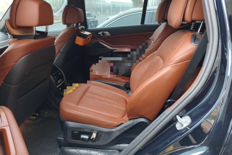 Used BMW X7 2022 xDrive40i Luxury M Sport Package Left Rear Seat