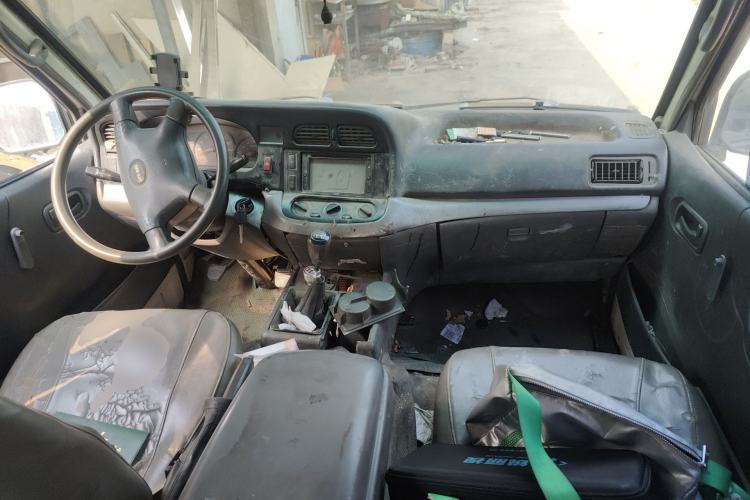 Used Jinbei Hiace 2011 2.0L 5th Generation Kuaiyunwang Comfort Type K 4G19 Center Console