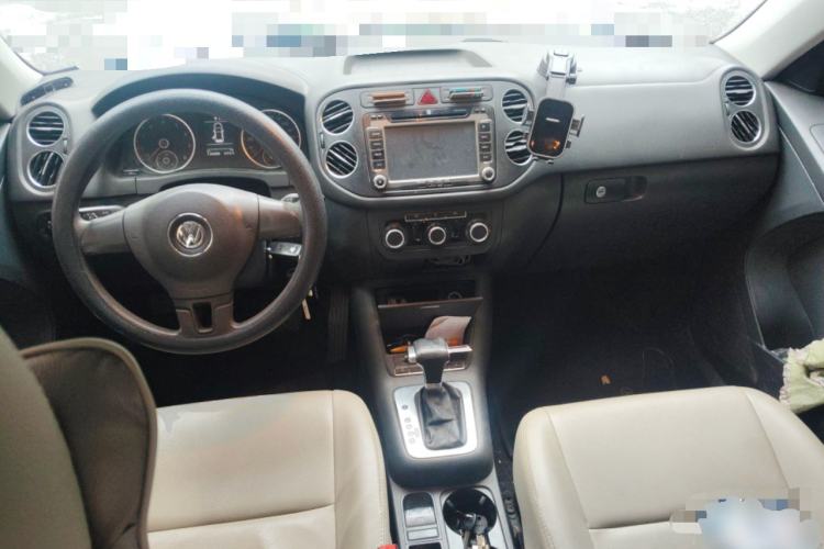 Used Volkswagen Tiguan 2010 1.8 TSI Automatic Two-Wheel Drive Urban Edition Center Console
