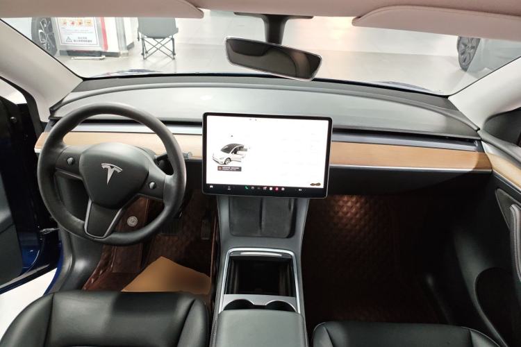 Used Tesla Model Y 2021 Long-Range All-Wheel-Drive Version Center Console