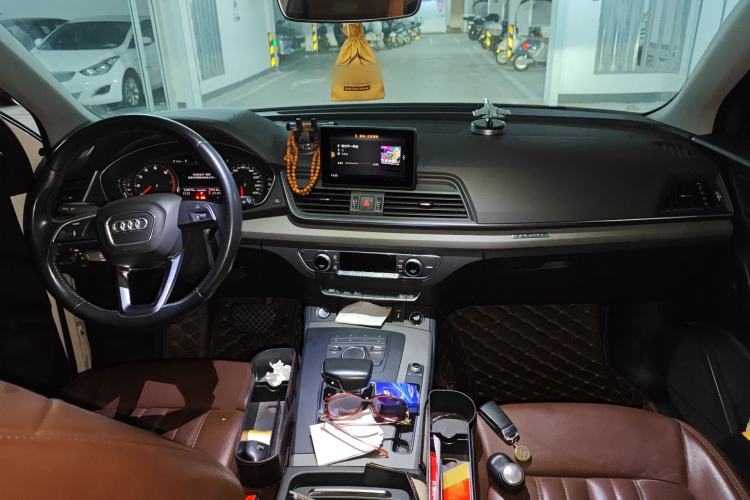 Used Audi Q5L 2018 40 TFSI Prestige Edition China VI Emission Standard Center Console