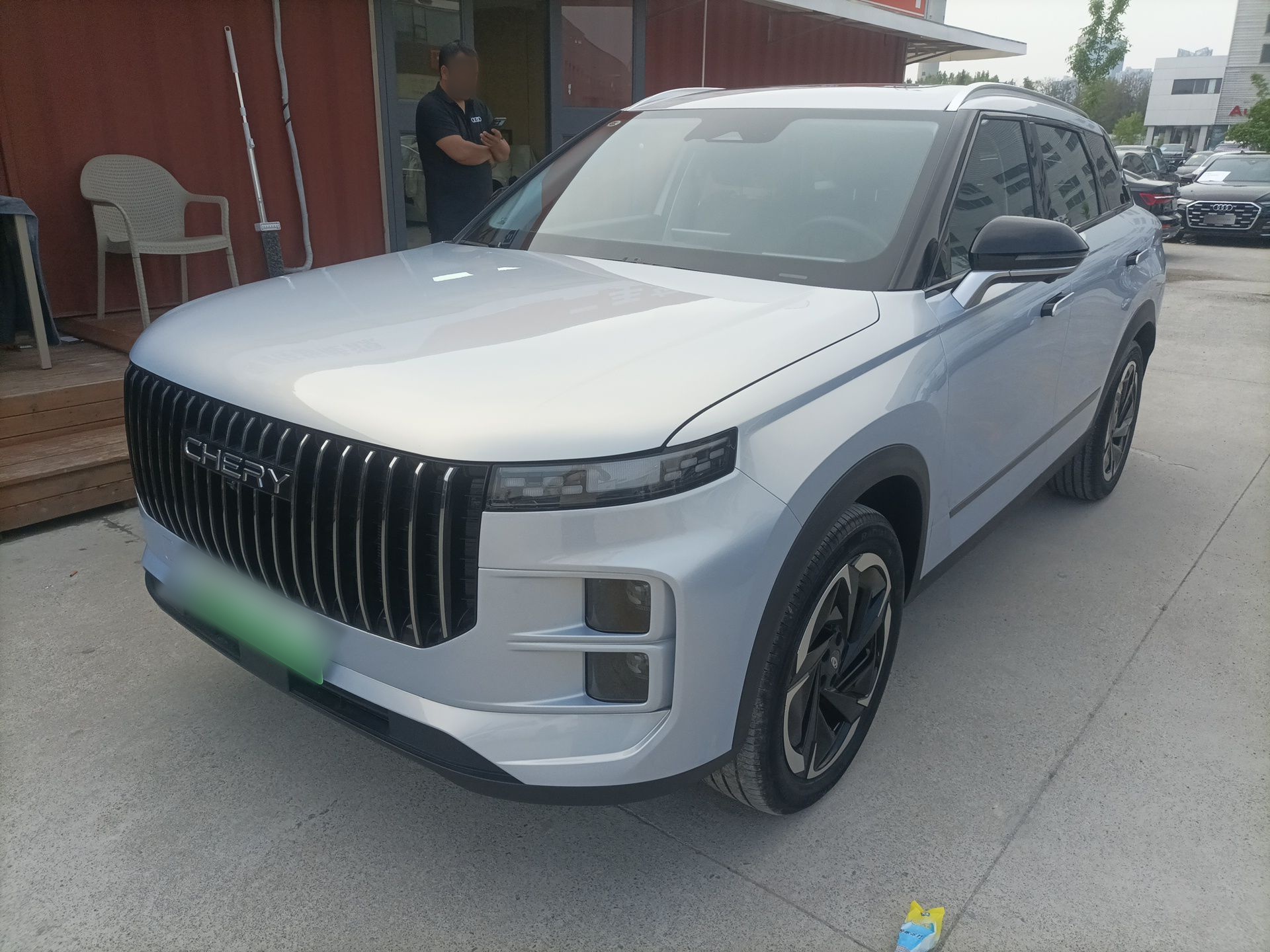 Под передней частью автомобиля