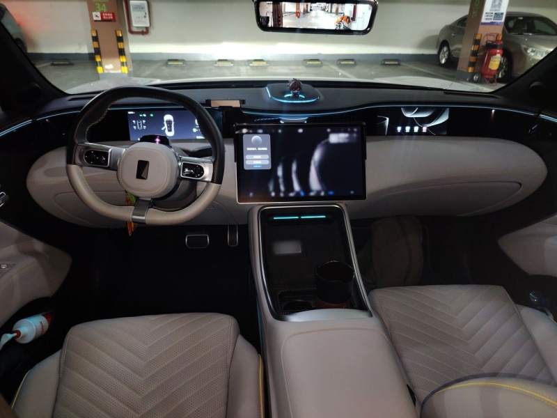 Used Avatr 11 2022 Long-Range Dual-Motor Luxury Edition 5 Seats — 19