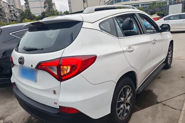 Used BYD Song 2016 Gaishi Edition 1.5TI Manual Haoya Model Rear Right 45 Deg