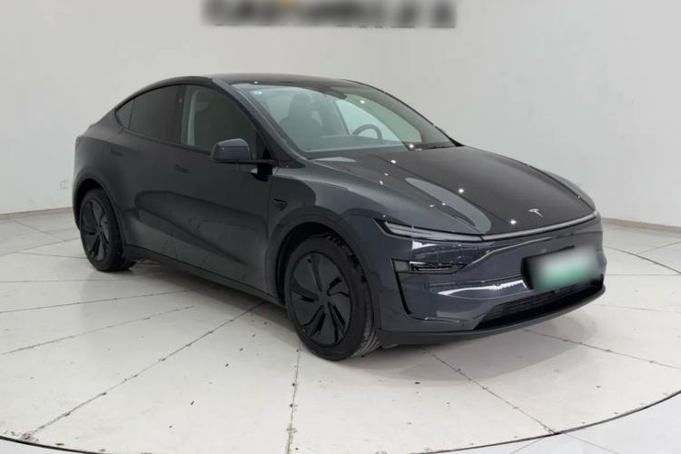 Used Tesla Model Y 2025 Rear-Wheel-Drive Version Front Right 45 Deg