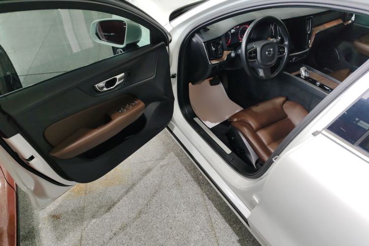 Used Volvo S60 2022 B4 Zhiyuan Luxury Edition Driver Seat