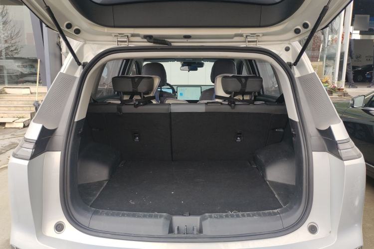 Used AION Y 2023 Younger Trunk