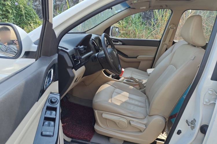 Used Baojun 730 2014 1.5L manual luxury trim 7 seats Left Front Seat