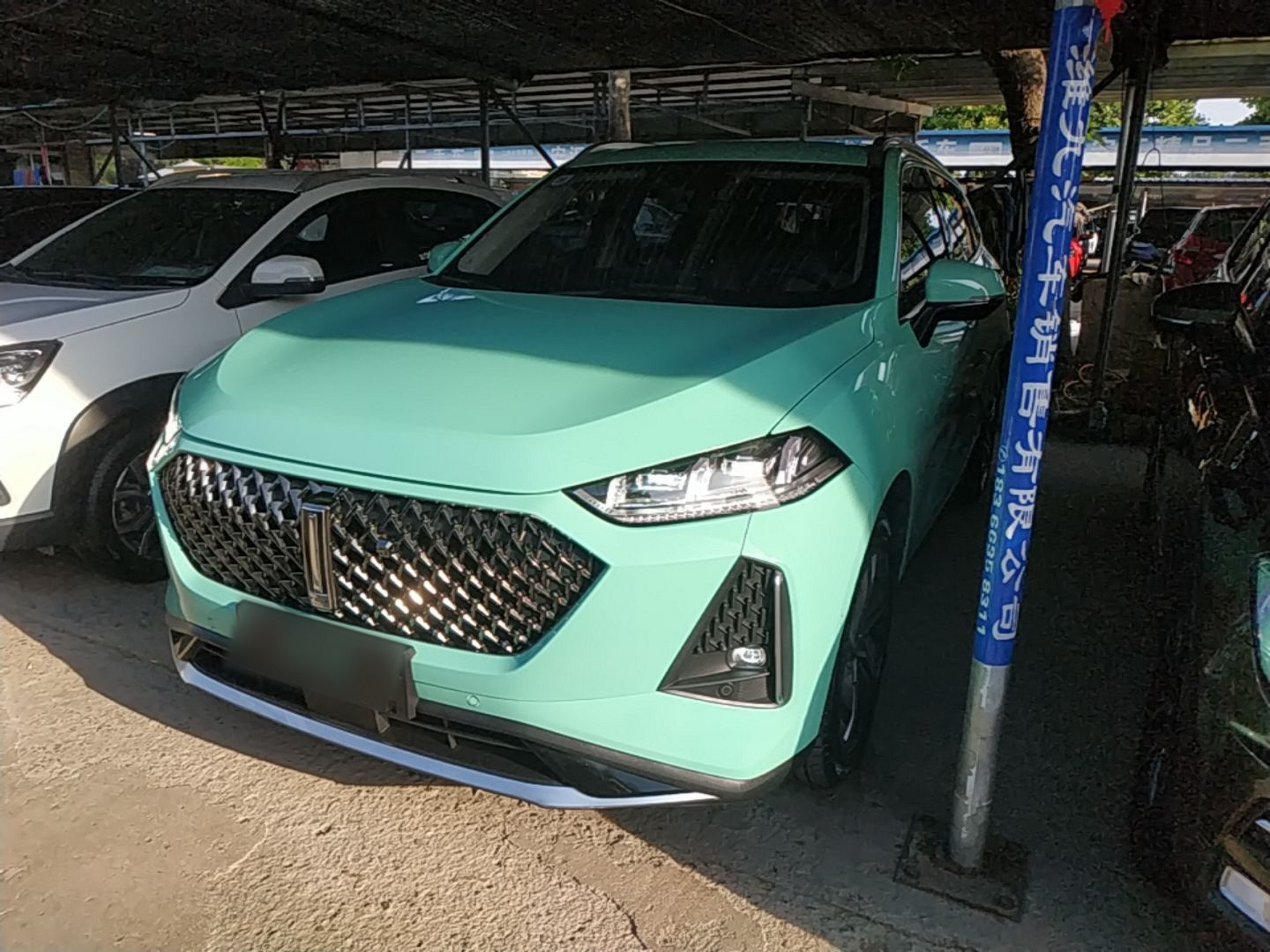 Под передней частью автомобиля