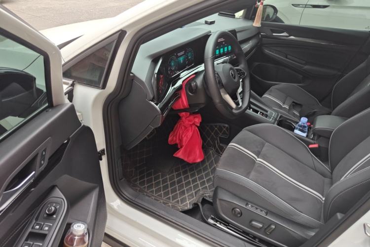 Used Volkswagen Golf 2024 280TSI DSG R-Line 50th Anniversary Edition
